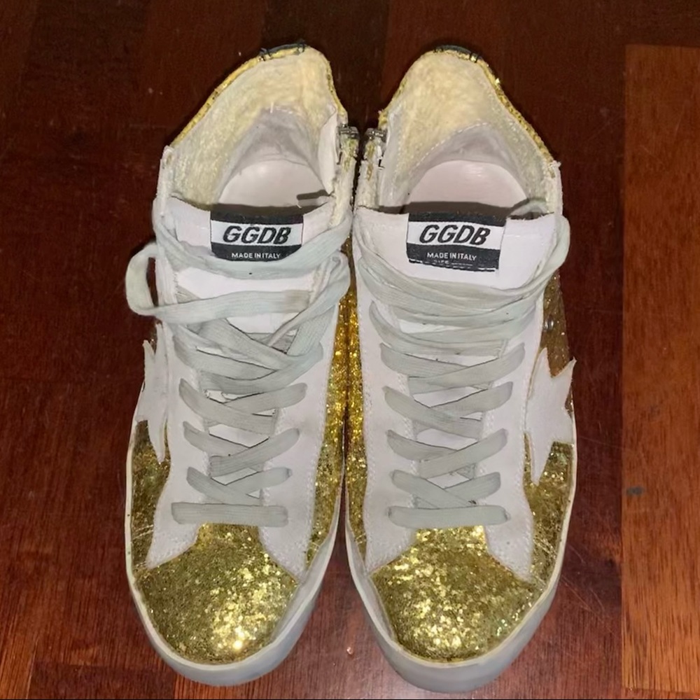 Golden Goose Gold Glitter Sneakers Fashion-Forward Design